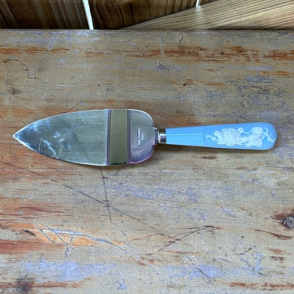Avon Stainless Bridal Cake Server Hummingbird and Rose Cameo on Blue Handle - Picture 2 of 5